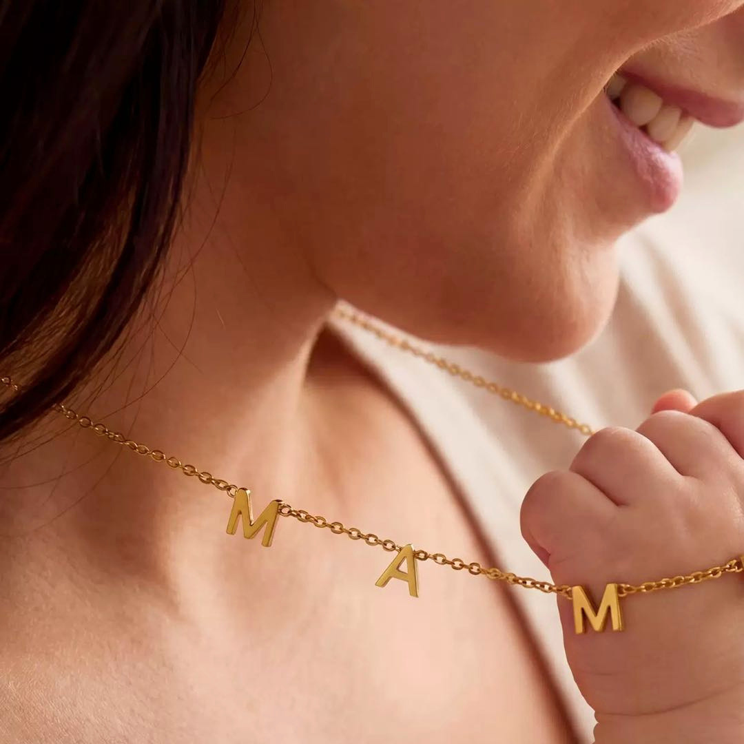 18k gold mama necklace with luxury jewelry gift box